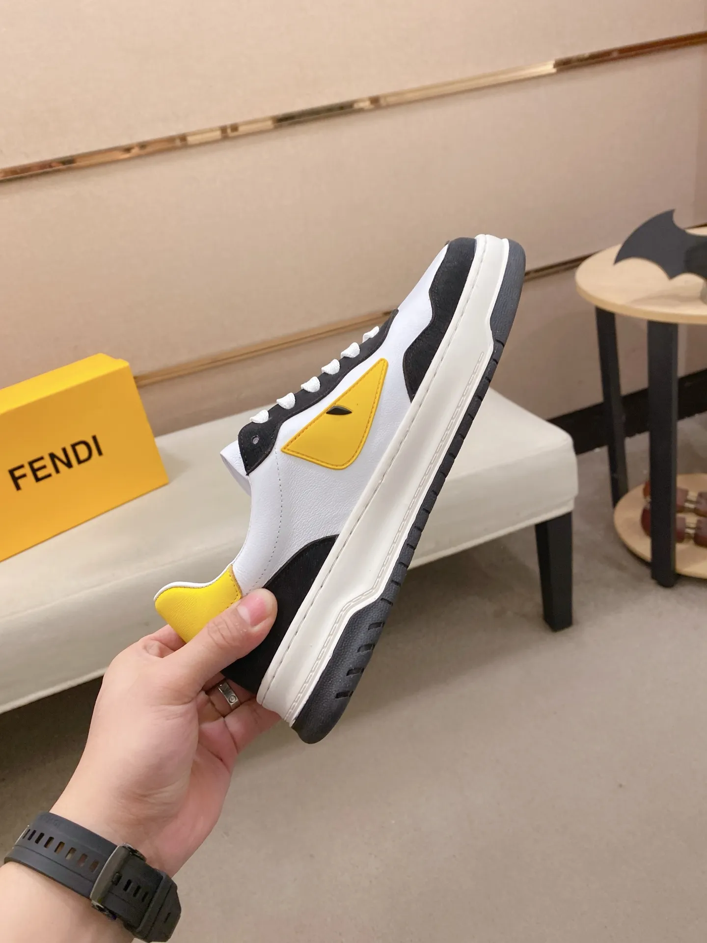 Factory price 380💰 (fendi) New style 👊🏻 upper 🇮🇹 imported cowhide fabric 🇩🇪 lining imported sheepskin lining. The original outsole is molded to highlight the identity of every man, and the upper foot is elegant and stable🚶🏻🚶🏻The high-end custom counters reproduce the original version📯No matter the wind or rain, the shoe last remains unchanged and can withstand the verification of time🔍️,🔵 Size: 38-44